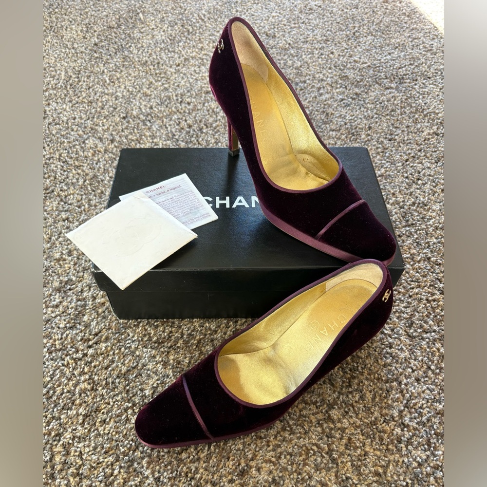 AUTHENTIC Chanel Purple Velour Pumps (WITH BOX)